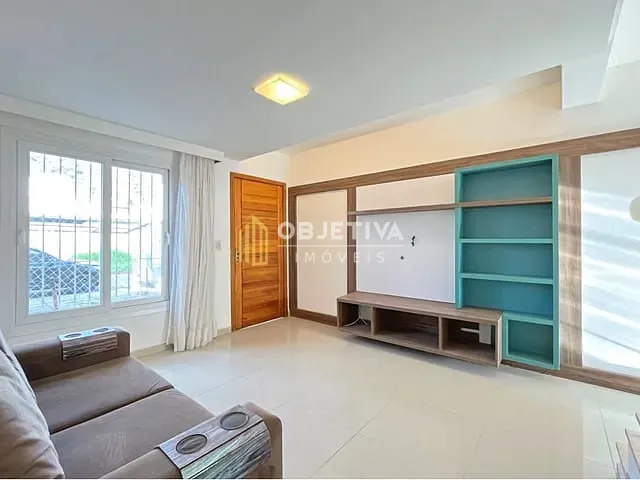 Casa 2 quartos e 2 banheiros, à venda, no bairro Guarujá em Porto Alegre