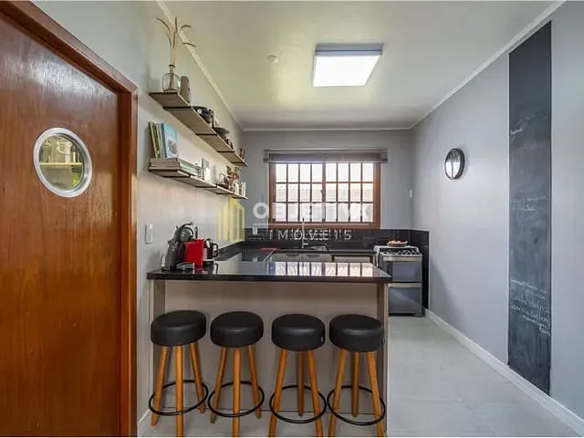 Casa 4 quartos e 4 banheiros, à venda, no bairro Jardim Lindóia em Porto Alegre