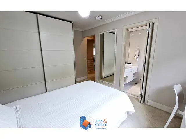 Casa 3 quartos e 5 banheiros, à venda, no bairro Caxingui em São Paulo