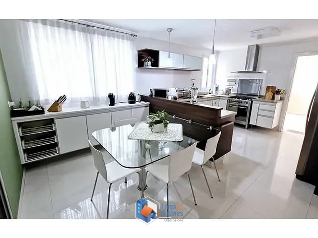 Casa 3 quartos e 5 banheiros, à venda, no bairro Caxingui em São Paulo