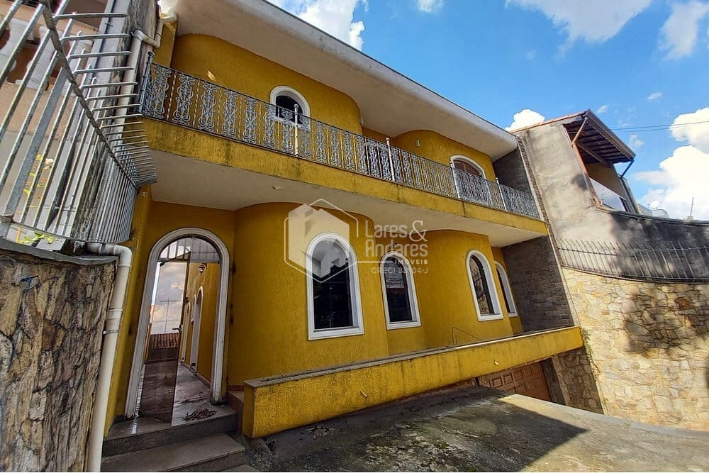Casa à venda com 4 quartos, 377m² - Foto 1