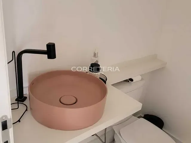 Sala à venda, no bairro Vila Mariana em São Paulo