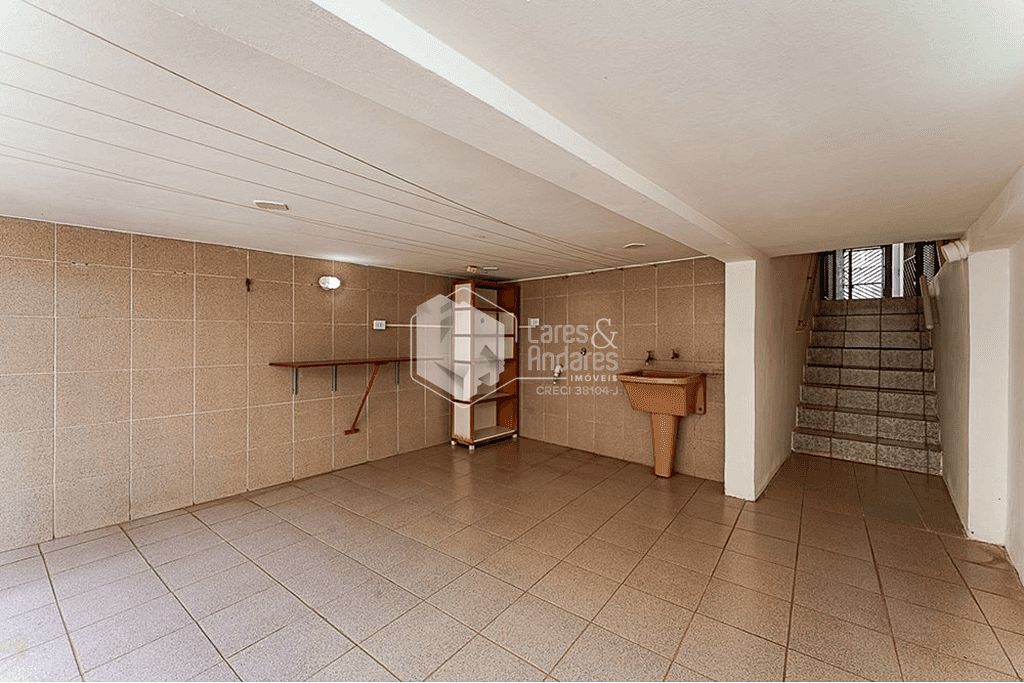 Casa à venda com 2 quartos, 225m² - Foto 2