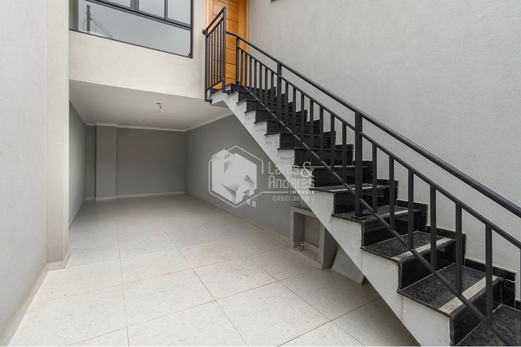 Casa à venda com 3 quartos, 105m² - Foto 1