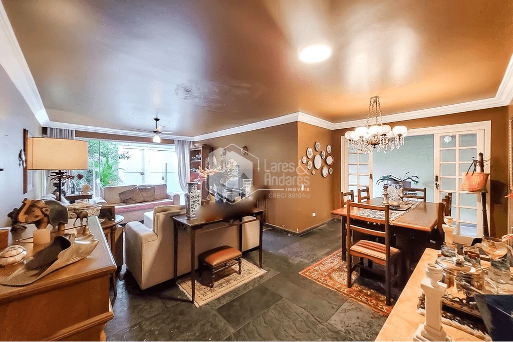 Casa à venda com 3 quartos, 134m² - Foto 1