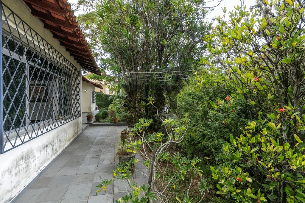 Casa à venda com 4 quartos, 330m² - Foto 14
