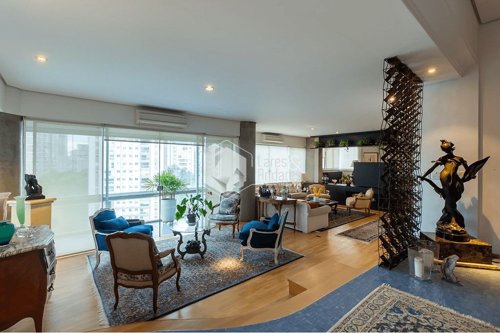 Apartamento à venda com 3 quartos, 271m² - Foto 1
