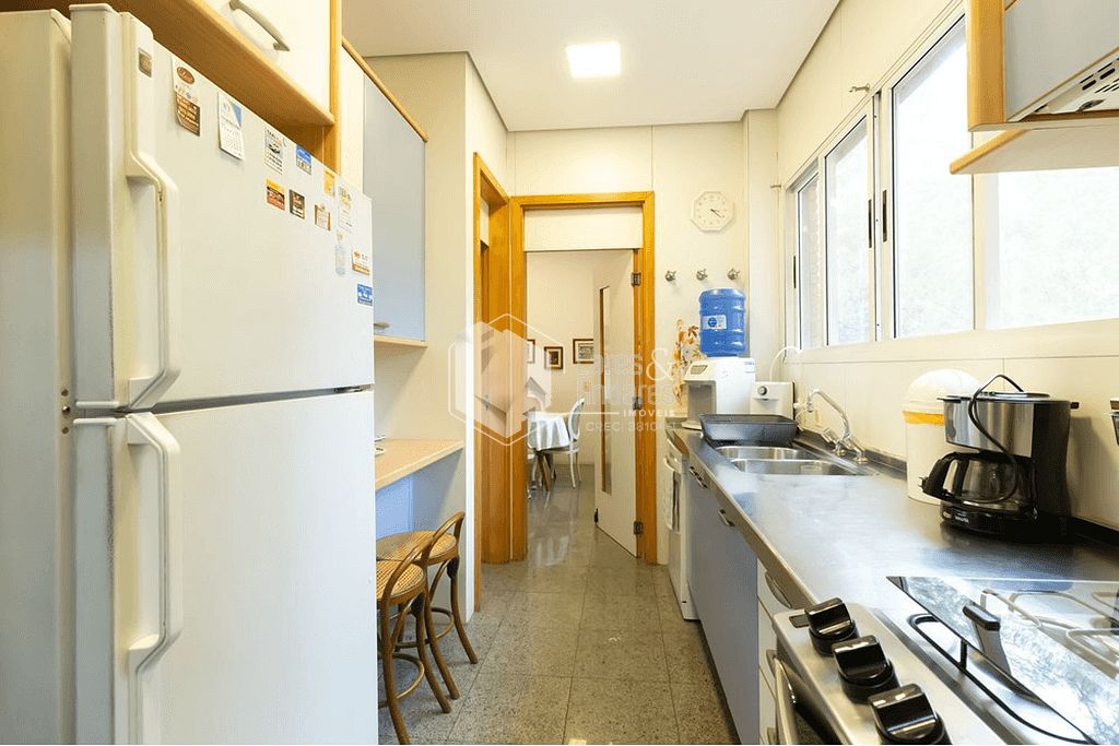 Apartamento à venda com 3 quartos, 271m² - Foto 4
