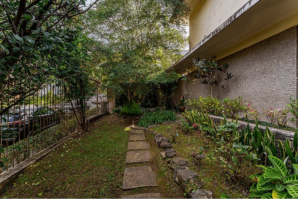 Casa à venda com 3 quartos, 320m² - Foto 32