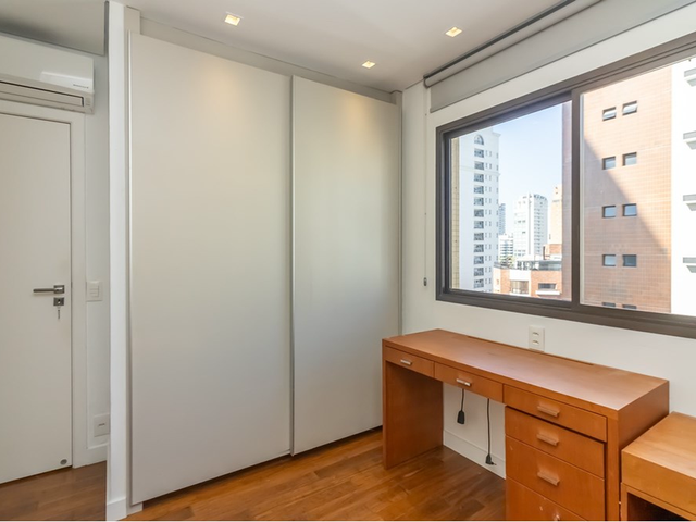 Foto do Apartamento - Apartamento à venda 3 Quartos 1 Suite 2 Vagas 134M² Moema São Paulo - SP | Lares e Andares Imóveis