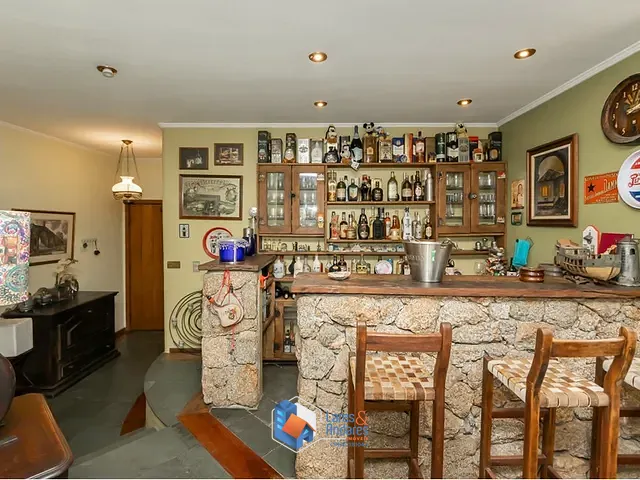 Casa 4 quartos e 3 banheiros, à venda, no bairro Chácara Monte Alegre em São Paulo