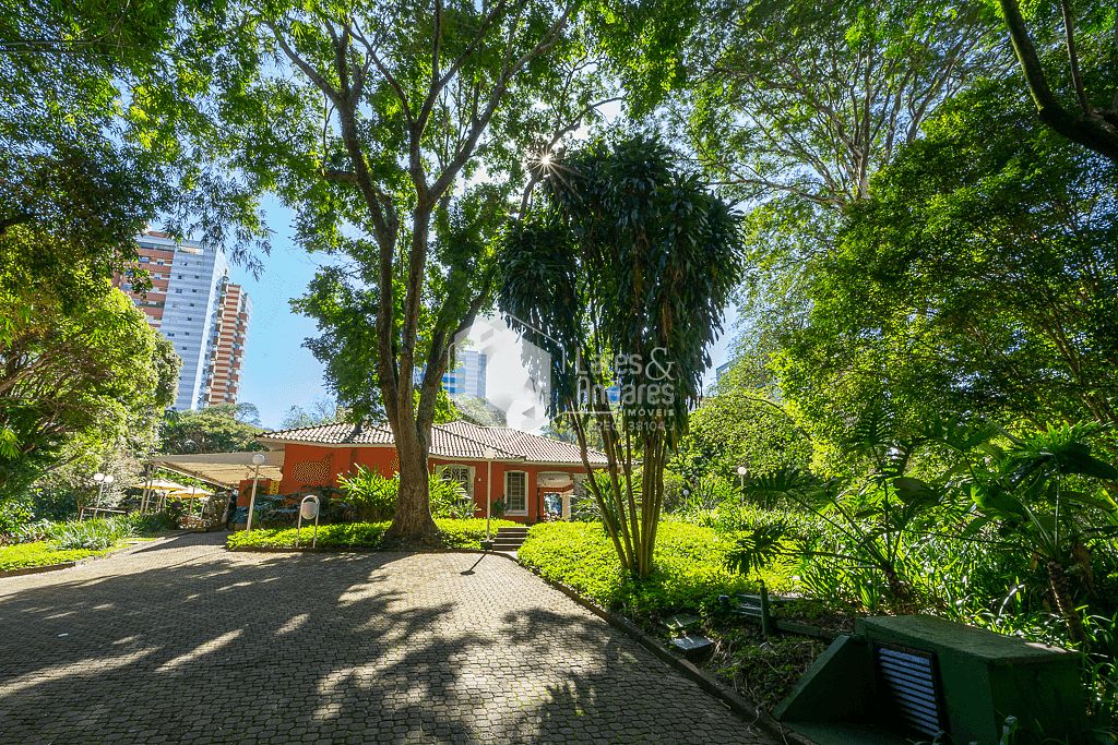 Apartamento à venda com 4 quartos, 225m² - Foto 2