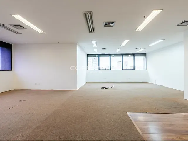 Sala à venda, no bairro Santo Amaro em São Paulo