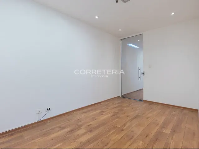 Sala à venda, no bairro Santo Amaro em São Paulo