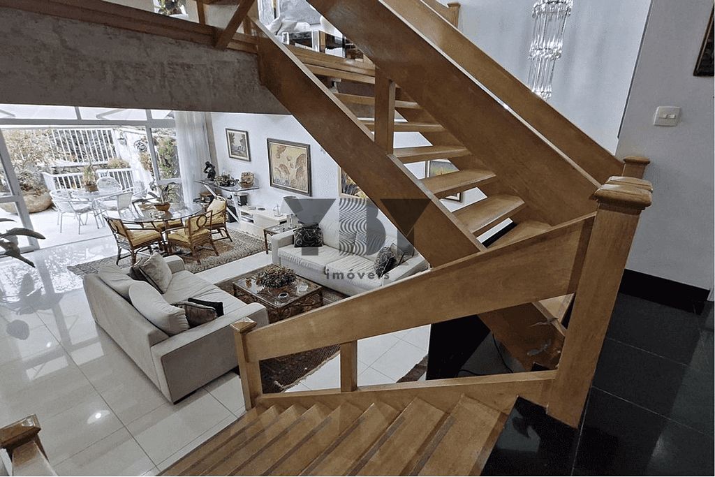 Casa à venda com 4 quartos, 290m² - Foto 1