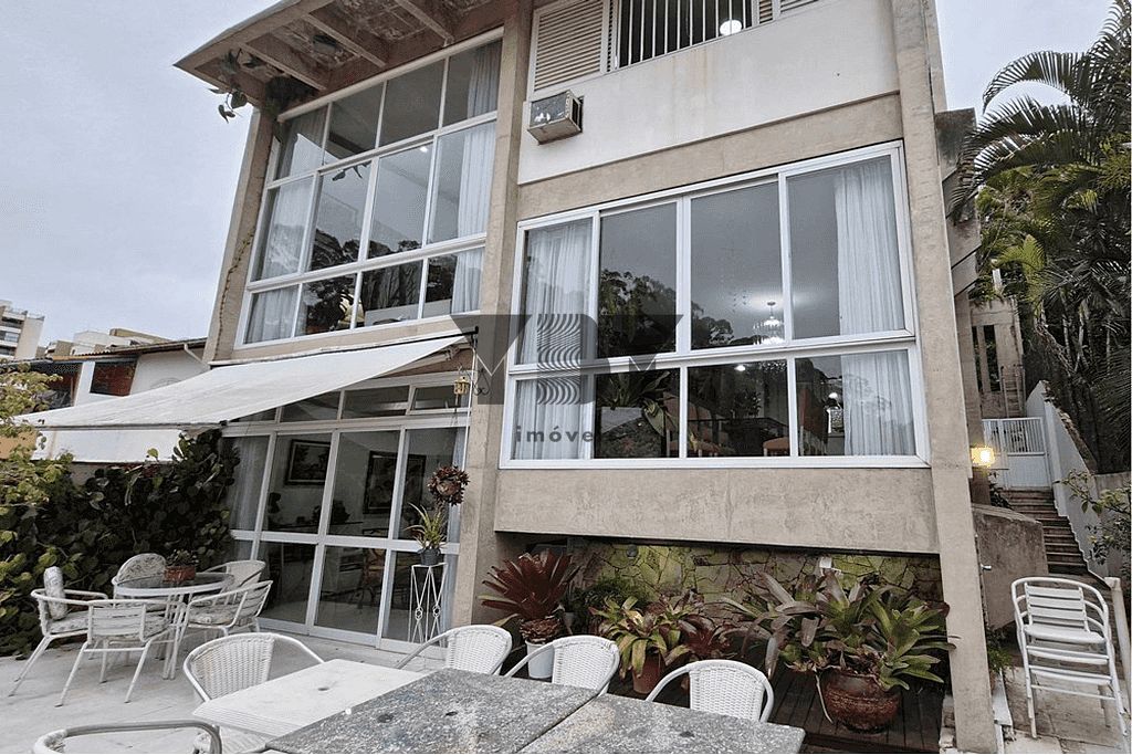 Casa à venda com 4 quartos, 290m² - Foto 2