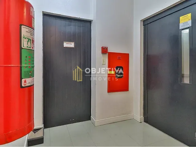 Sala à venda, no bairro Petrópolis em Porto Alegre