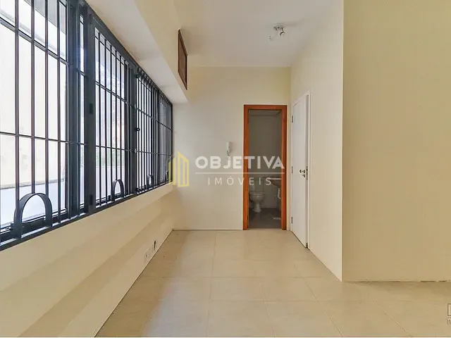 Sala à venda, no bairro Petrópolis em Porto Alegre