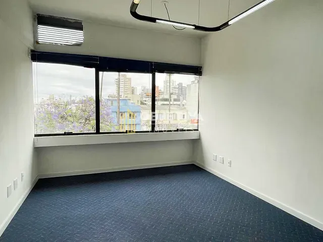 Sala à venda, no bairro Petrópolis em Porto Alegre