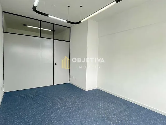 Sala à venda, no bairro Petrópolis em Porto Alegre