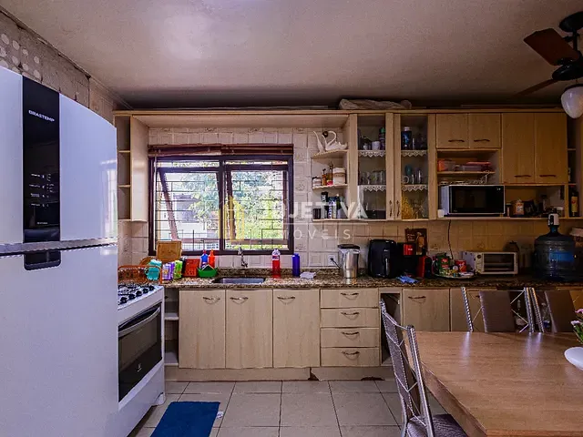 Casa 3 quartos e 5 banheiros, à venda, no bairro Cristal em Porto Alegre