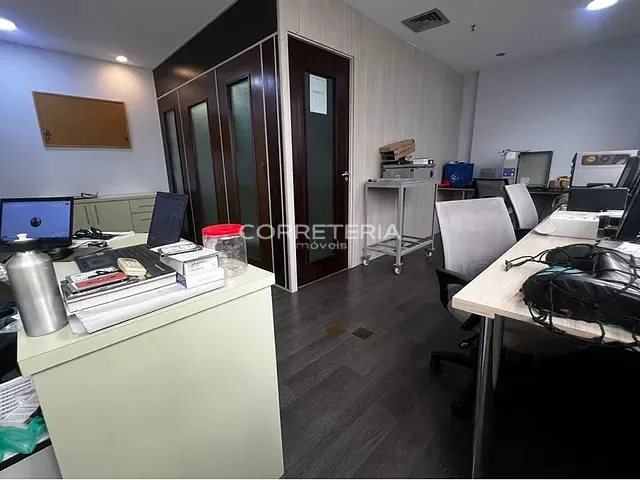 Sala à venda, no bairro Campo Belo em São Paulo