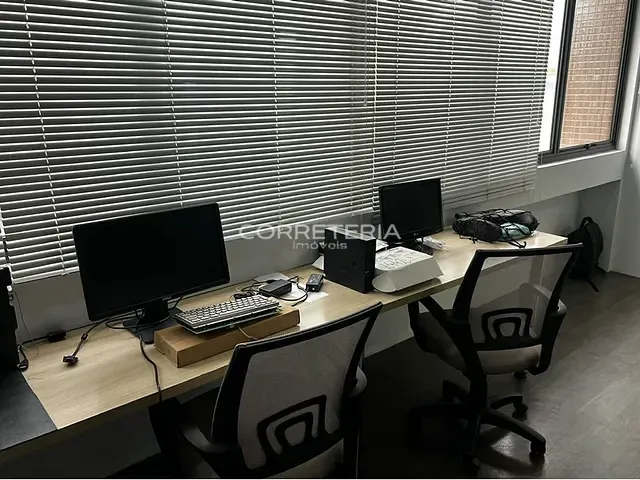 Sala à venda, no bairro Campo Belo em São Paulo