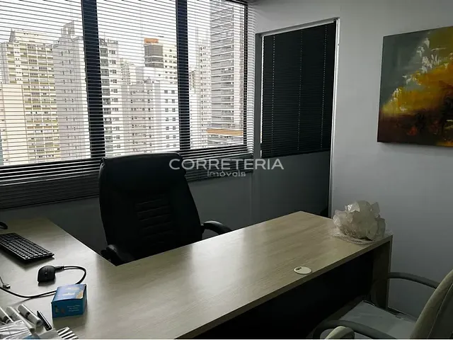 Sala à venda, no bairro Campo Belo em São Paulo