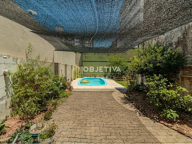 Casa 3 quartos e 3 banheiros, à venda, no bairro Menino Deus em Porto Alegre