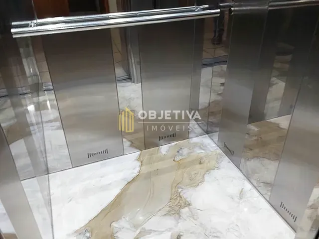 Sala à venda, no bairro Moinhos de Vento em Porto Alegre