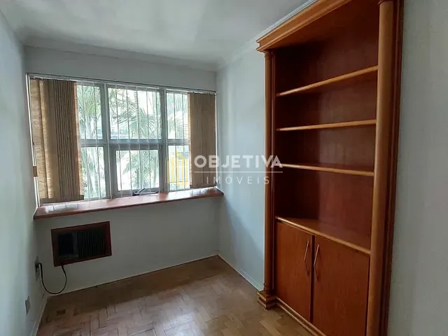 Sala à venda, no bairro Moinhos de Vento em Porto Alegre
