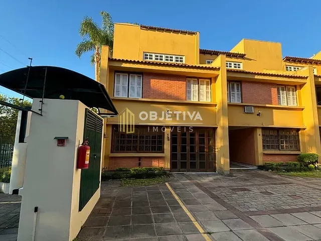 Casa 3 quartos e 4 banheiros, à venda, no bairro Medianeira em Porto Alegre