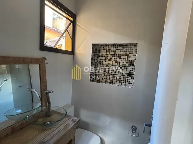 Casa 3 quartos e 4 banheiros, à venda, no bairro Medianeira em Porto Alegre