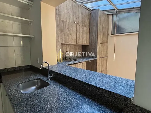 Casa 3 quartos e 4 banheiros, à venda, no bairro Medianeira em Porto Alegre