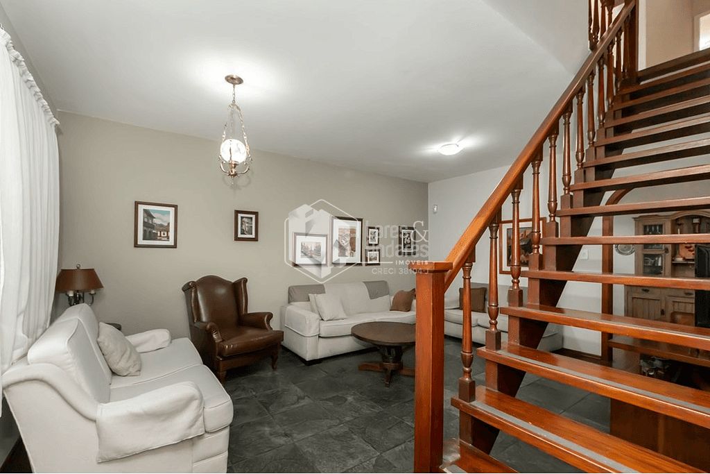 Casa à venda com 3 quartos, 162m² - Foto 1