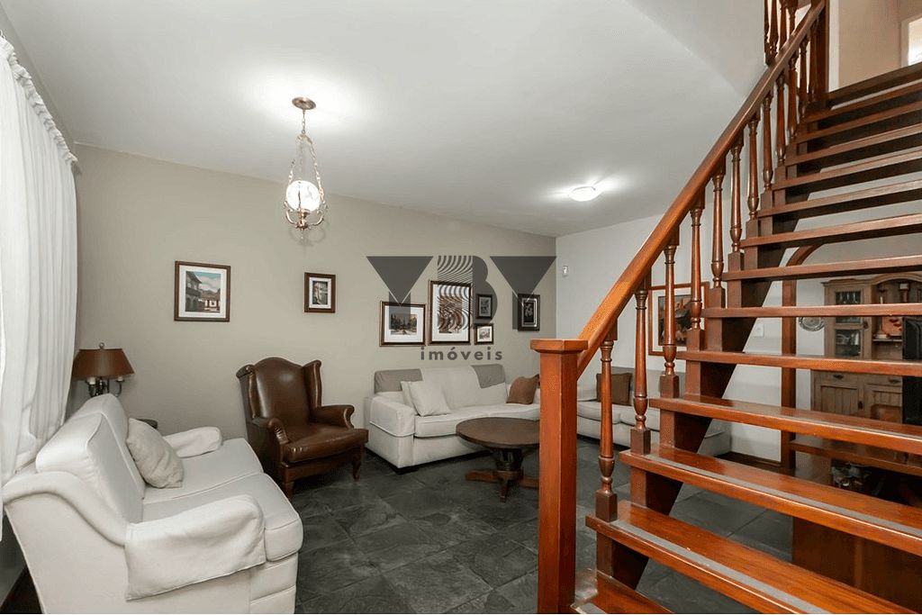 Casa à venda com 3 quartos, 162m² - Foto 1