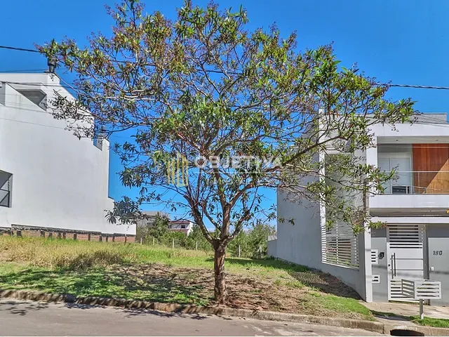 Terreno à venda, no bairro Guarujá em Porto Alegre