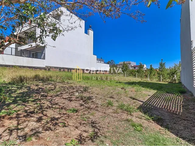Terreno à venda, no bairro Guarujá em Porto Alegre