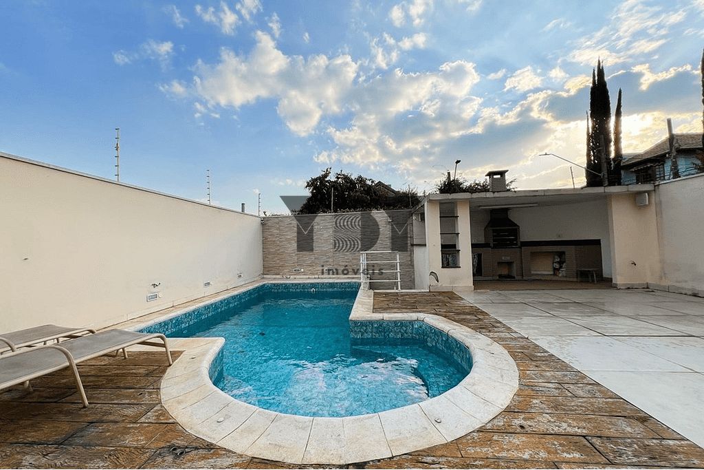 Casa à venda com 4 quartos, 405m² - Foto 1
