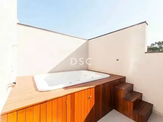 Casa 3 quartos e 5 banheiros, à venda, no bairro Mercês em Curitiba