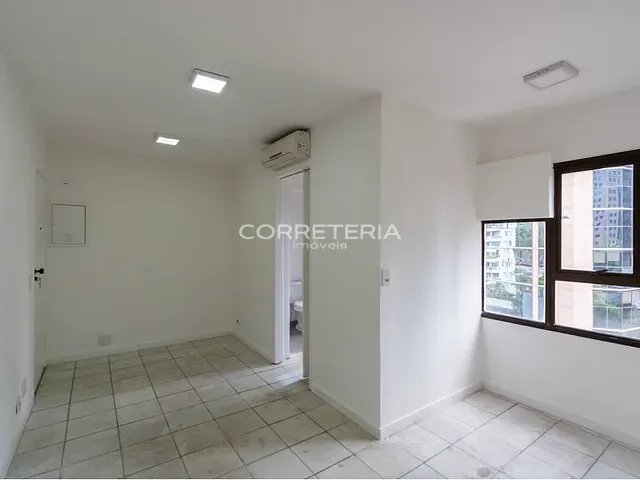 Sala à venda, no bairro Itaim Bibi em São Paulo