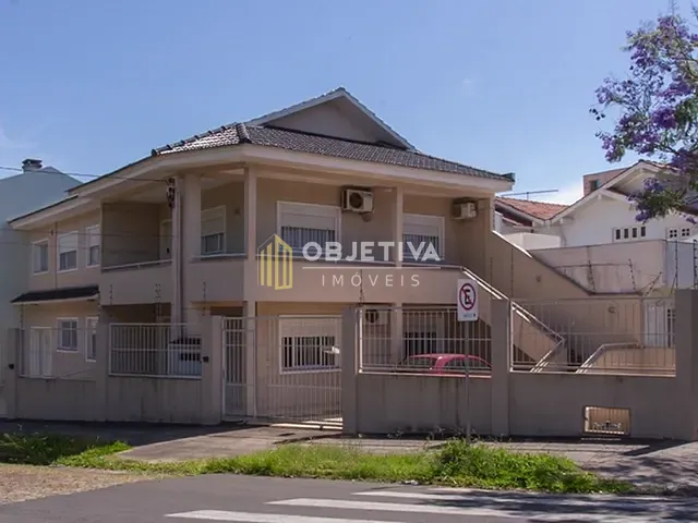 Casa 5 quartos e 4 banheiros, à venda, no bairro Vila Ipiranga em Porto Alegre
