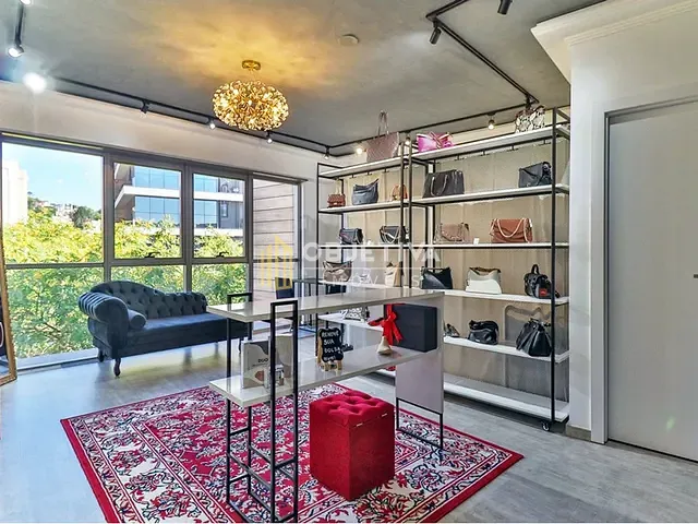 Sala à venda, no bairro Tristeza em Porto Alegre