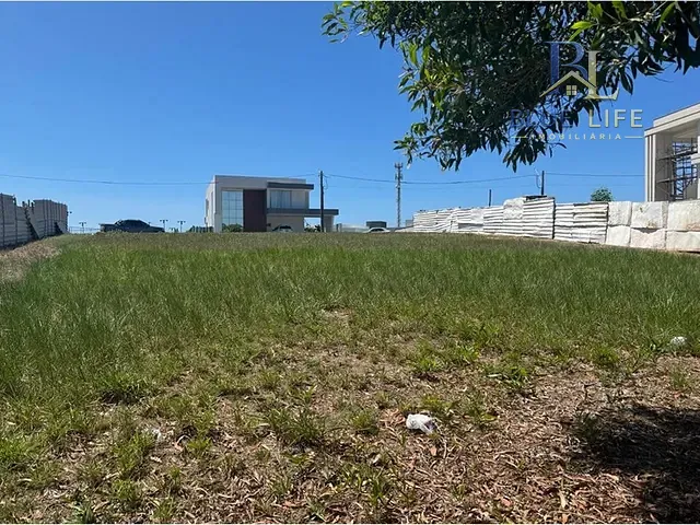 Terreno à venda, no bairro Interlagos em Vila Velha
