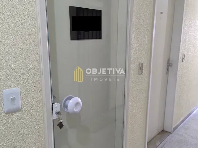 Sala à venda, no bairro Cavalhada em Porto Alegre
