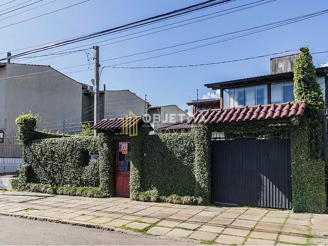 Casa 3 quartos e 3 banheiros, à venda, no bairro Guarujá em Porto Alegre