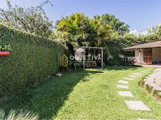 Casa 3 quartos e 3 banheiros, à venda, no bairro Guarujá em Porto Alegre