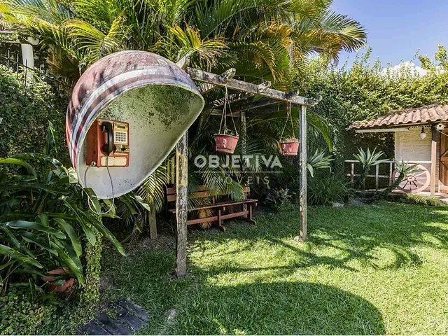 Casa 3 quartos e 3 banheiros, à venda, no bairro Guarujá em Porto Alegre