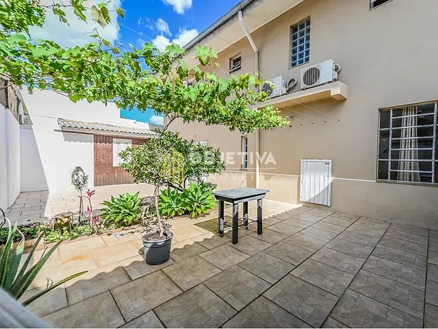 Casa 4 quartos e 4 banheiros, à venda, no bairro Vila Ipiranga em Porto Alegre