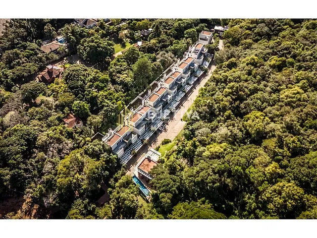 Casa 3 quartos e 5 banheiros, à venda, no bairro Pedra Redonda em Porto Alegre